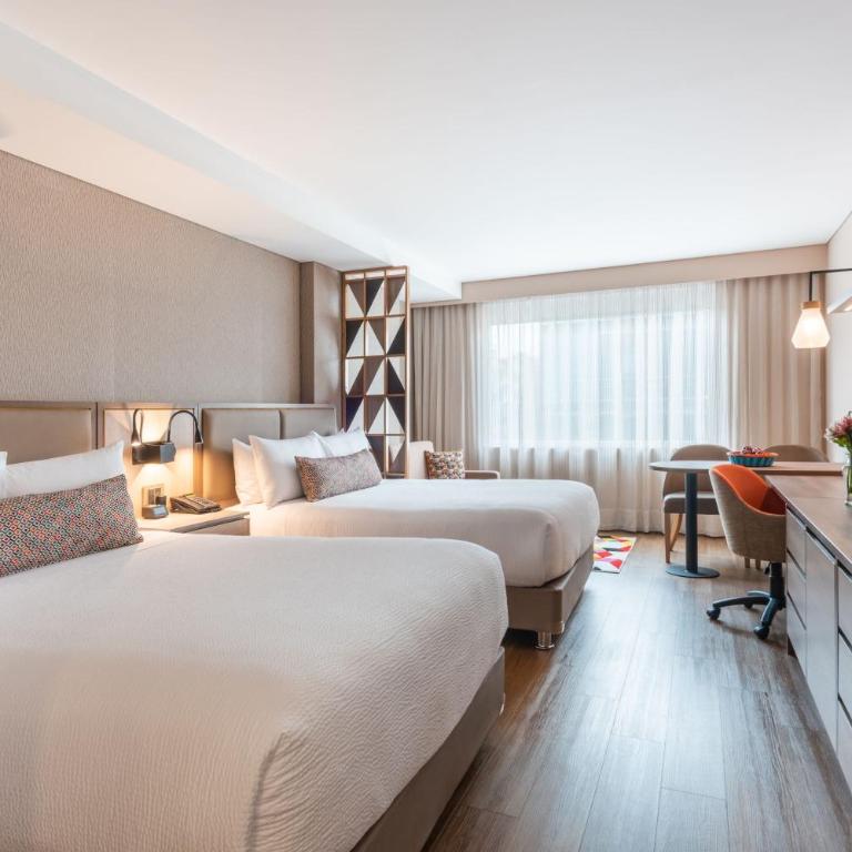 Residence Inn by Marriott Bogota - Suite Estudio con 2 camas grandes, sofá cama y vistas a la ciudad - 1