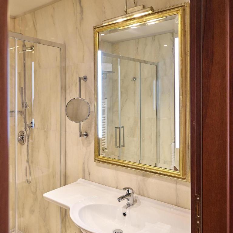 Quiete Taormina Naxos, Tapestry Collection By Hilton - Naxos Deluxe King Room with Terrace - 7