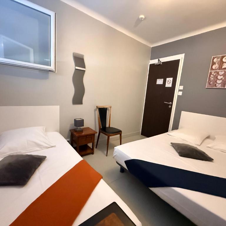 Hotel le Bon Soleil - Chambre Triple avec Salle de Bains Privative - 2