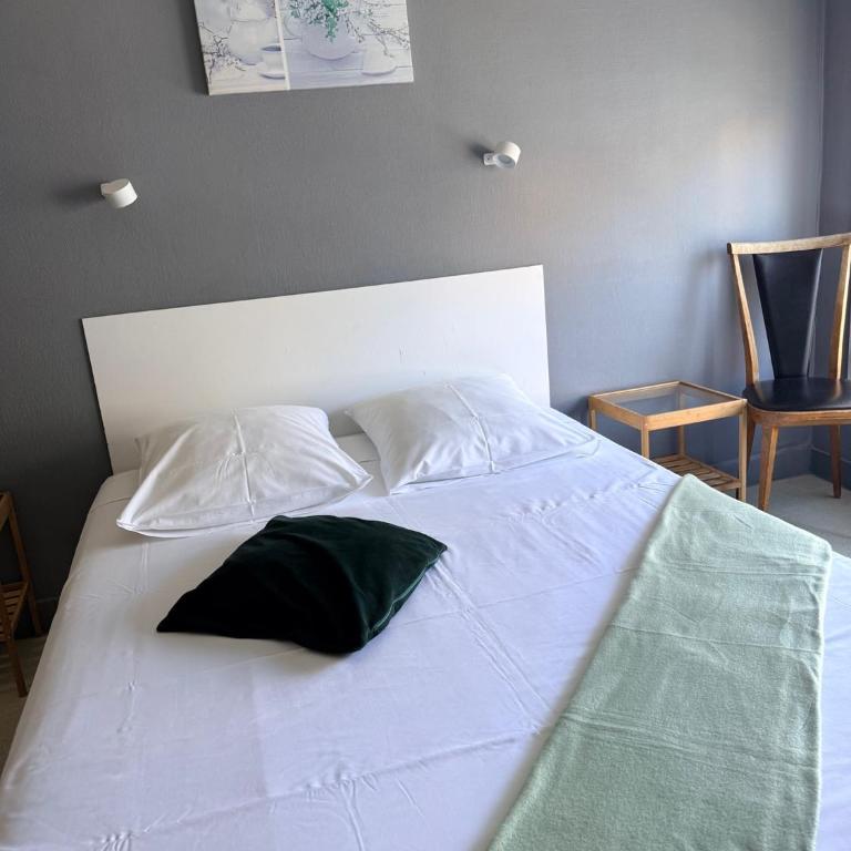 Hotel le Bon Soleil - Chambre Double avec Salle de Bains Privative - 1