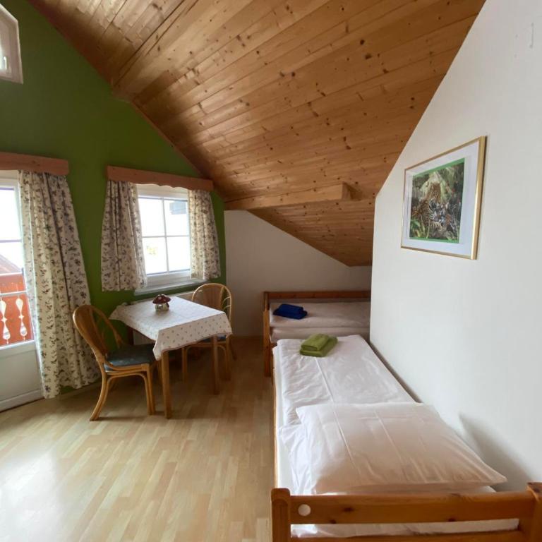 Seewaldhof - Urlaub am Bio-Wellnessbauernhof - Familienzimmer mit Dusche - 9