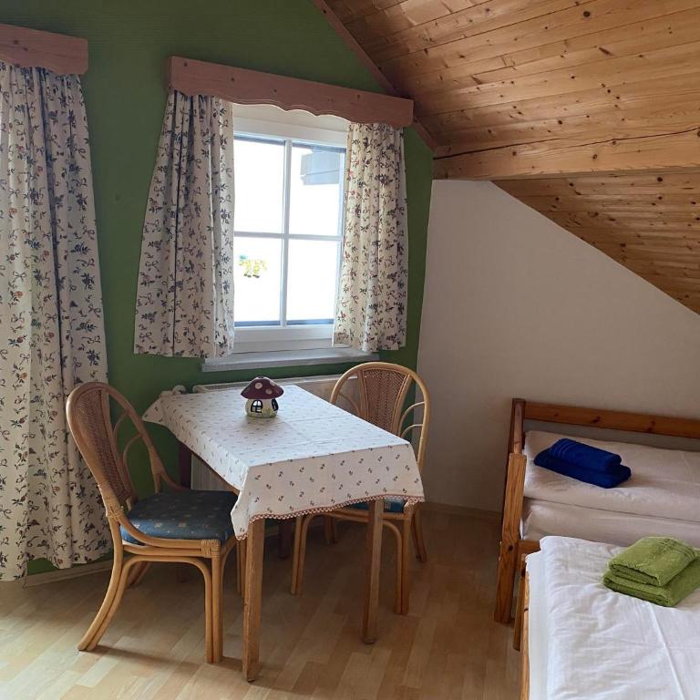 Seewaldhof - Urlaub am Bio-Wellnessbauernhof - Familienzimmer mit Dusche - 10