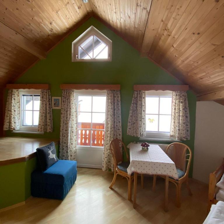 Seewaldhof - Urlaub am Bio-Wellnessbauernhof - Familienzimmer mit Dusche - 12