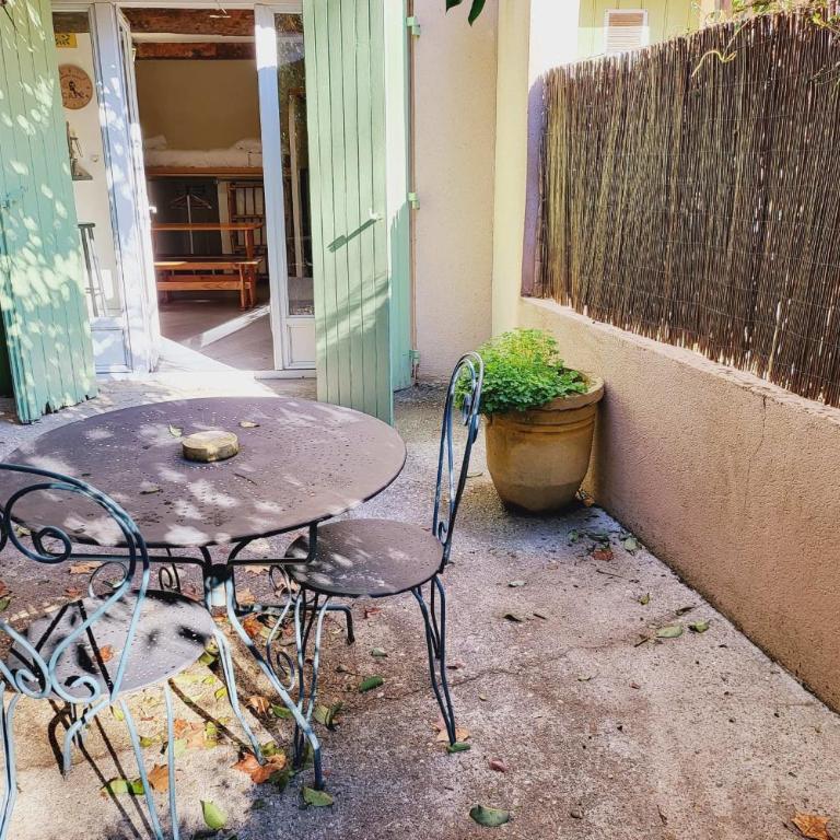 STUDIO of 24m with small patio - Studio - 10