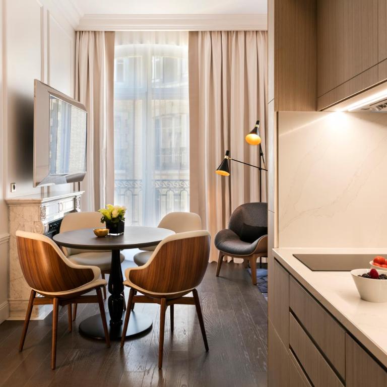 La Clef Champs-Élysées Paris by The Crest Collection - Studio Exécutif - 2