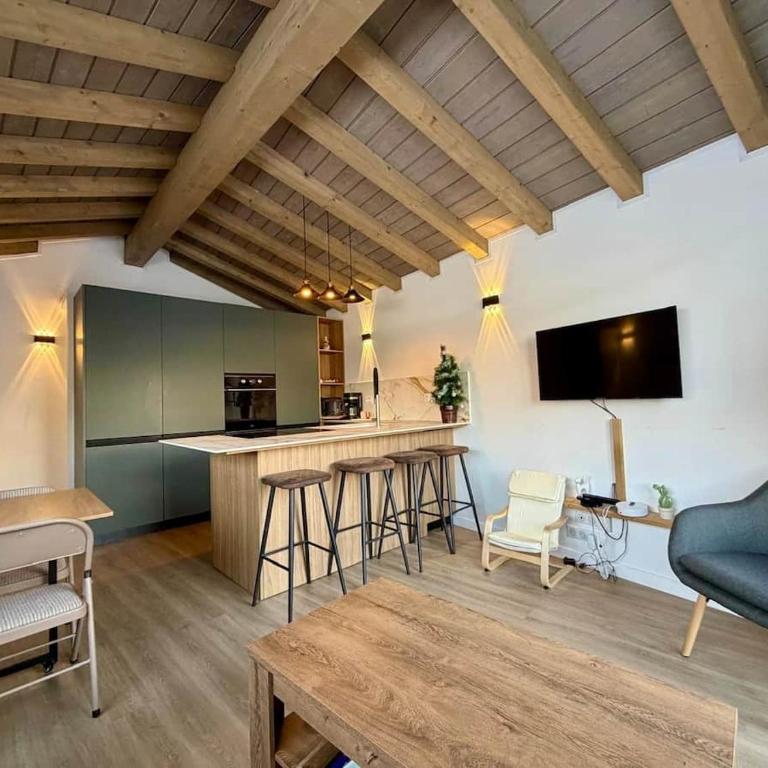 Chalet en pierre entièrement rénové - Maison de Vacances - 1