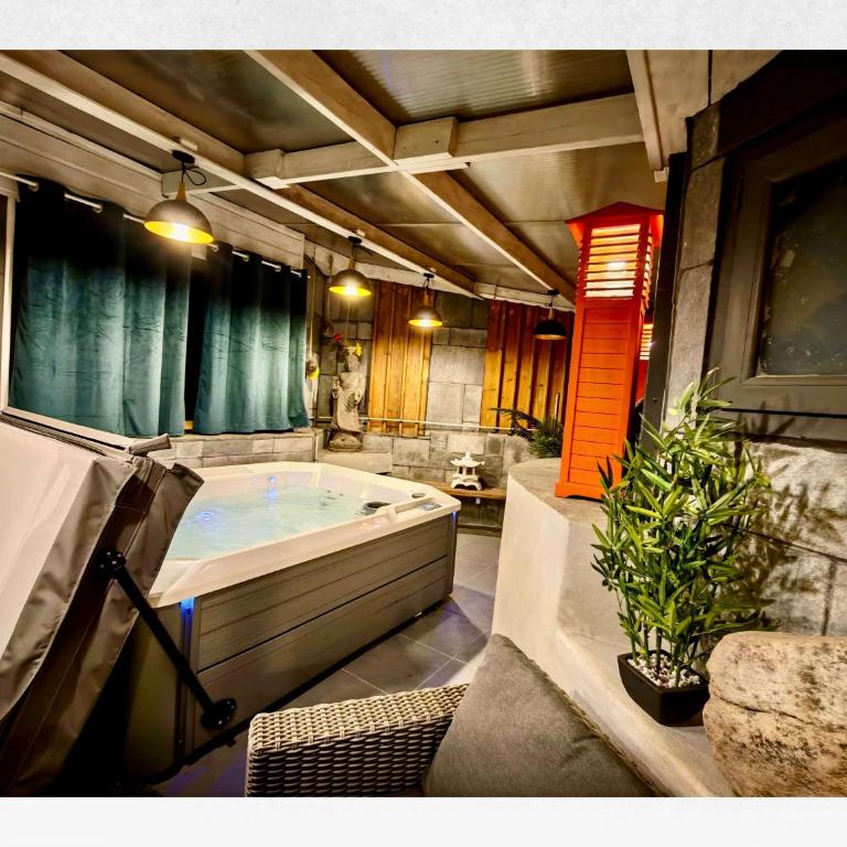 Les suites du Bouddha Bleu - Appartement 1 Chambre avec Baignoire Spa - 31
