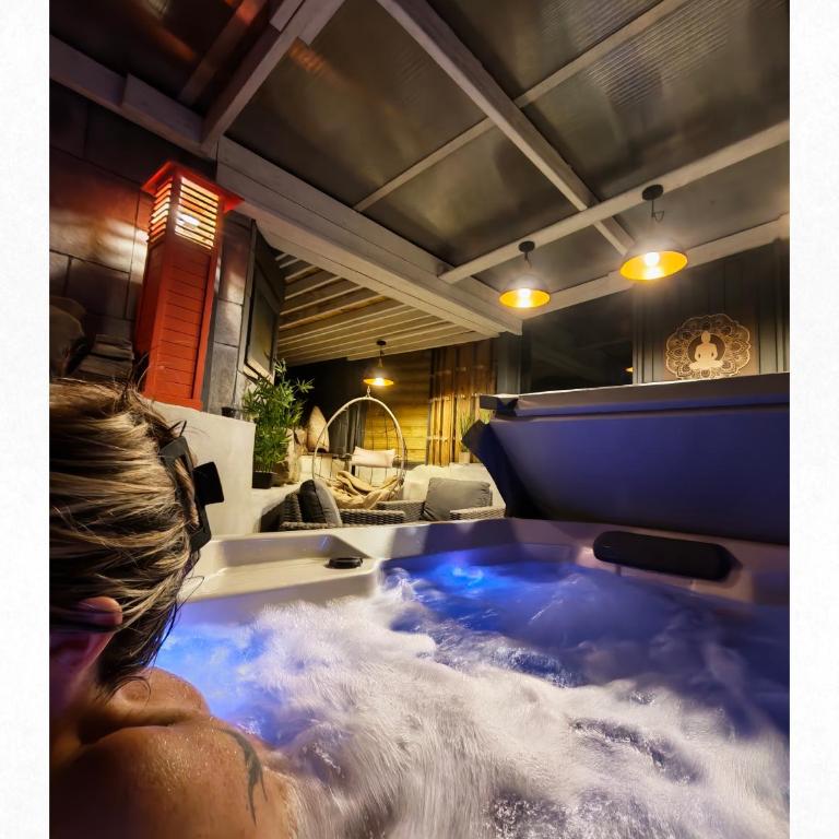 Les suites du Bouddha Bleu - Appartement 1 Chambre avec Baignoire Spa - 34
