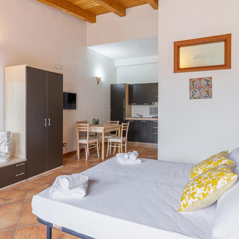 Pathos Retreat Pool and Garden - One-Bedroom Apartment with Garden View - 5
