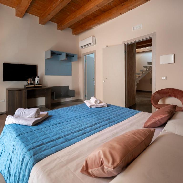 Fried-Rich boutique suites Ortigia - Camera Matrimoniale Deluxe con Balcone - 1