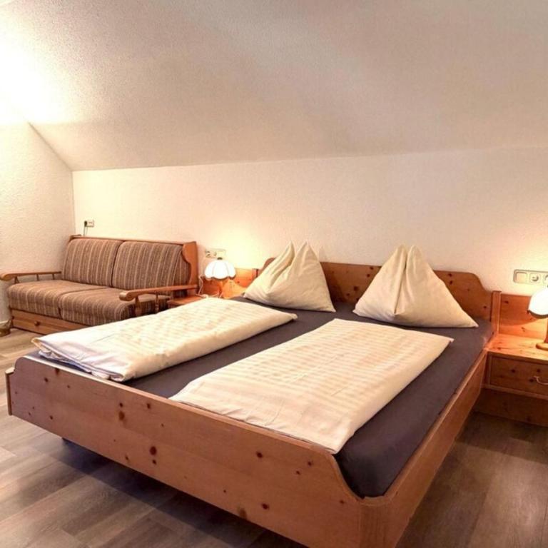 Hotel und Restaurant Römerstein - Doppelzimmer mit Zustellbett - 4