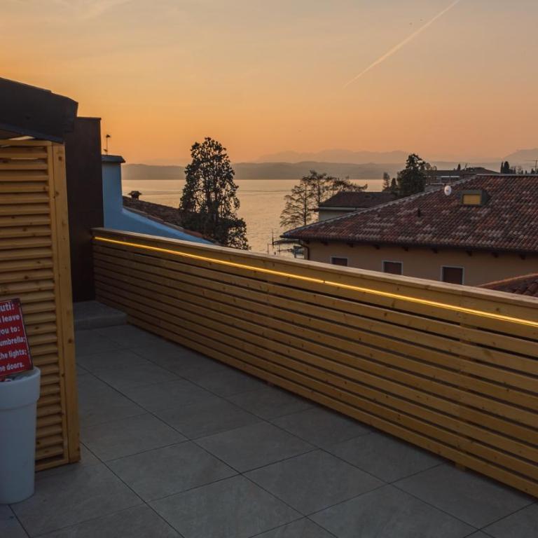 Sunset Lake View with private terrace - Italian Homing - Two-Bedroom Apartment - 23
