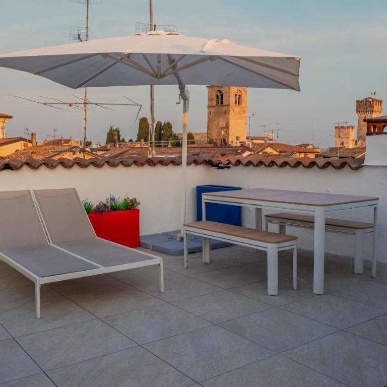 Sunset Lake View with private terrace - Italian Homing - Two-Bedroom Apartment - 3