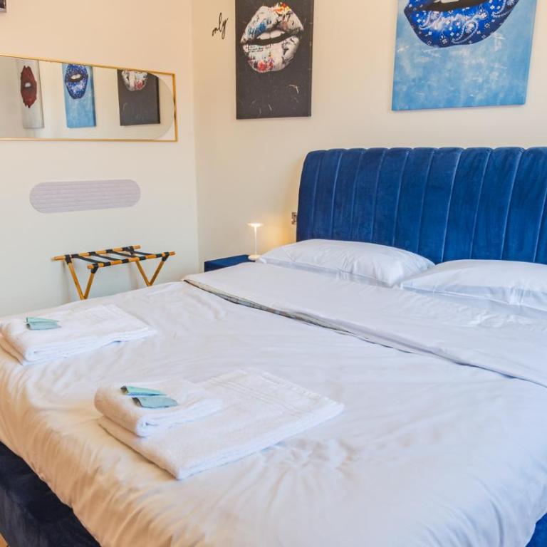 Sunset Lake View with private terrace - Italian Homing - Two-Bedroom Apartment - 12