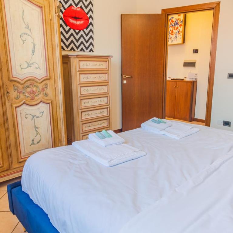 Sunset Lake View with private terrace - Italian Homing - Two-Bedroom Apartment - 11