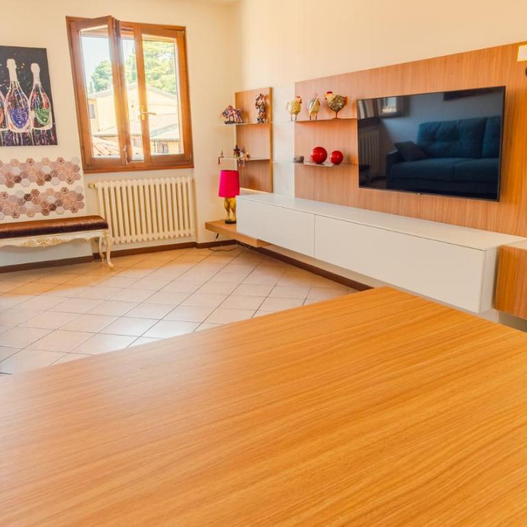 Sunset Lake View with private terrace - Italian Homing - Two-Bedroom Apartment - 26