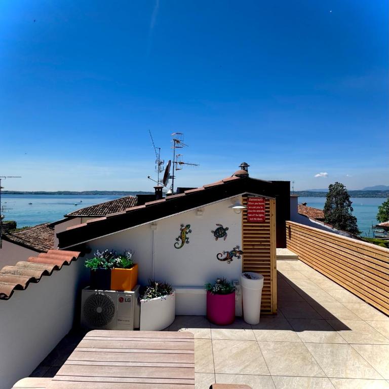 Sunset Lake View with private terrace - Italian Homing - Two-Bedroom Apartment - 14