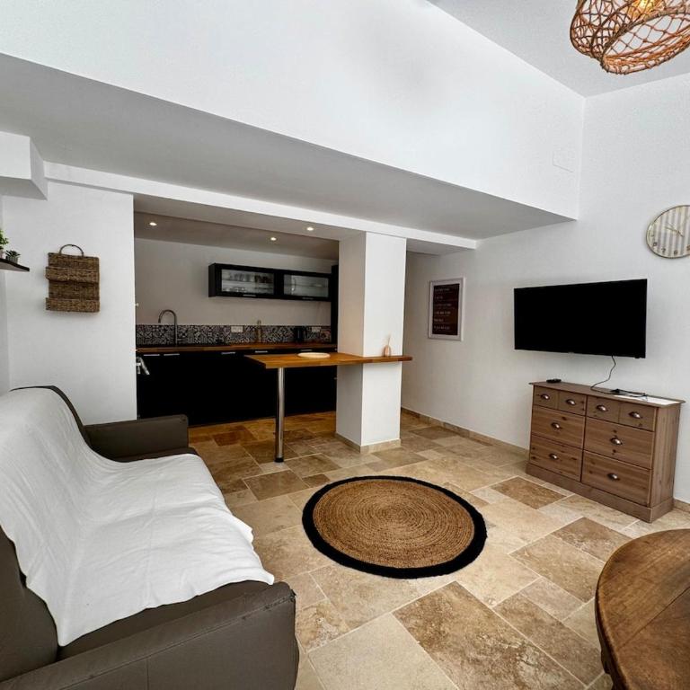 Proche mer et au calme, Secteur de LA NARTELLE - Appartement 3 Chambres - 2
