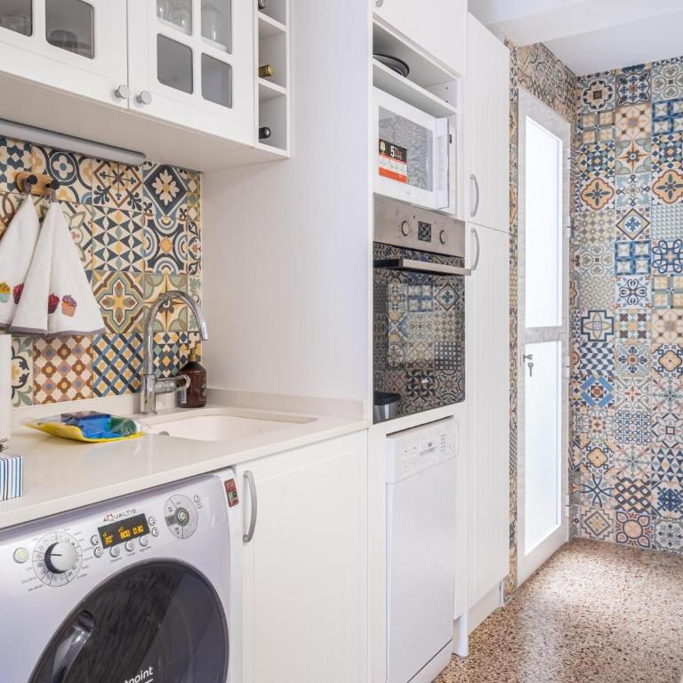Steps to the Beach • Bright 3BR Apt in Villajoyosa - Apartment - 7