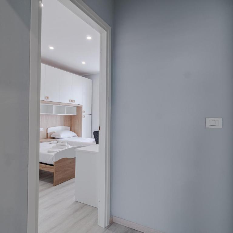 GuestHost - Modern Retreat in Turin - Two-Bedroom Apartment - 13
