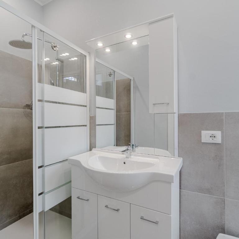 GuestHost - Modern Retreat in Turin - Two-Bedroom Apartment - 18
