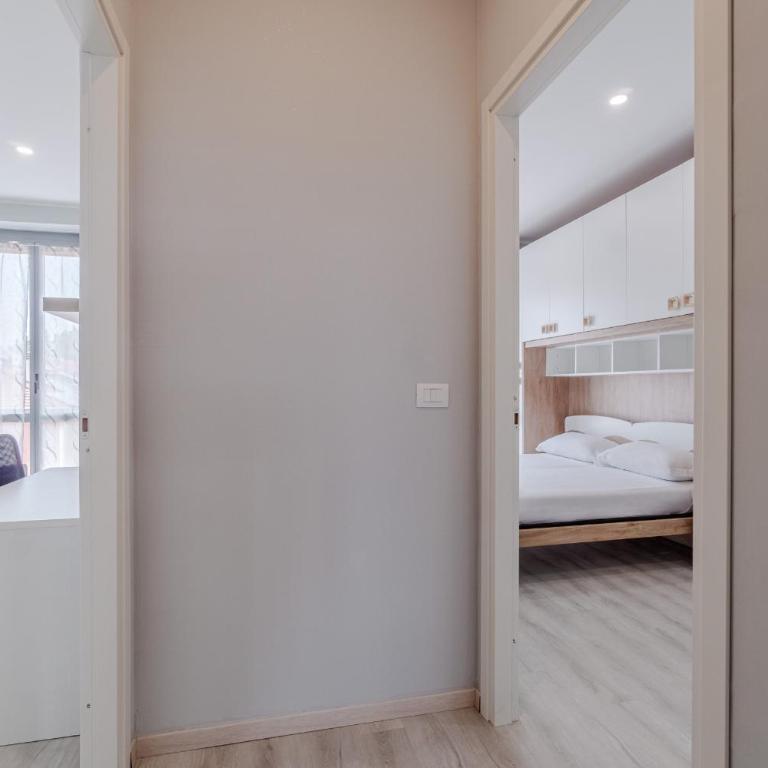 GuestHost - Modern Retreat in Turin - Two-Bedroom Apartment - 9