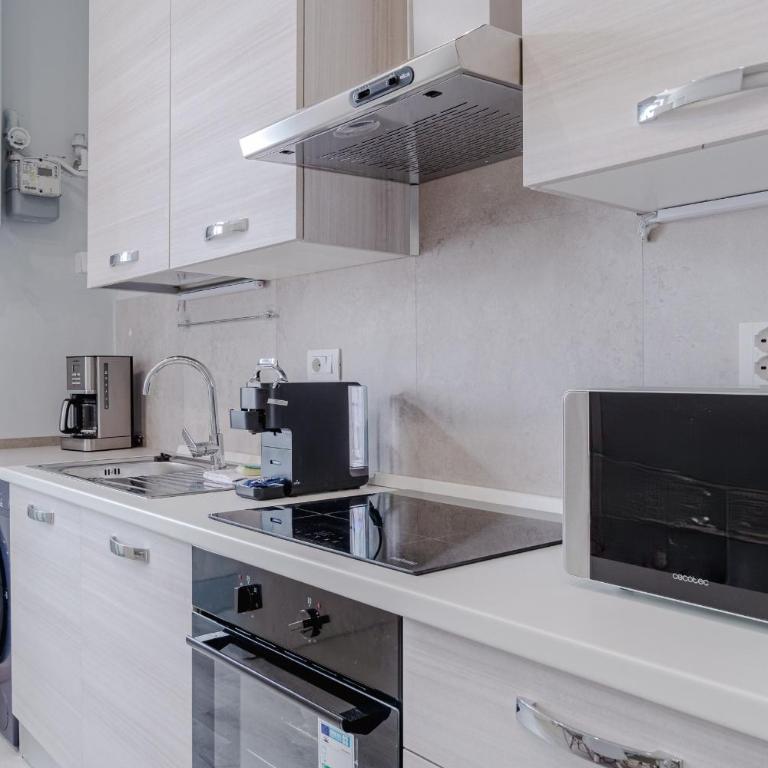 GuestHost - Modern Retreat in Turin - Two-Bedroom Apartment - 7