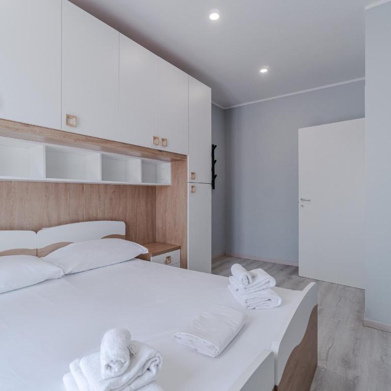 GuestHost - Modern Retreat in Turin - Two-Bedroom Apartment - 10