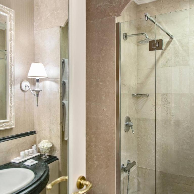 Rome Marriott Grand Hotel Flora - Camera Deluxe con 1 Letto King-Size - Piano Alto - 2