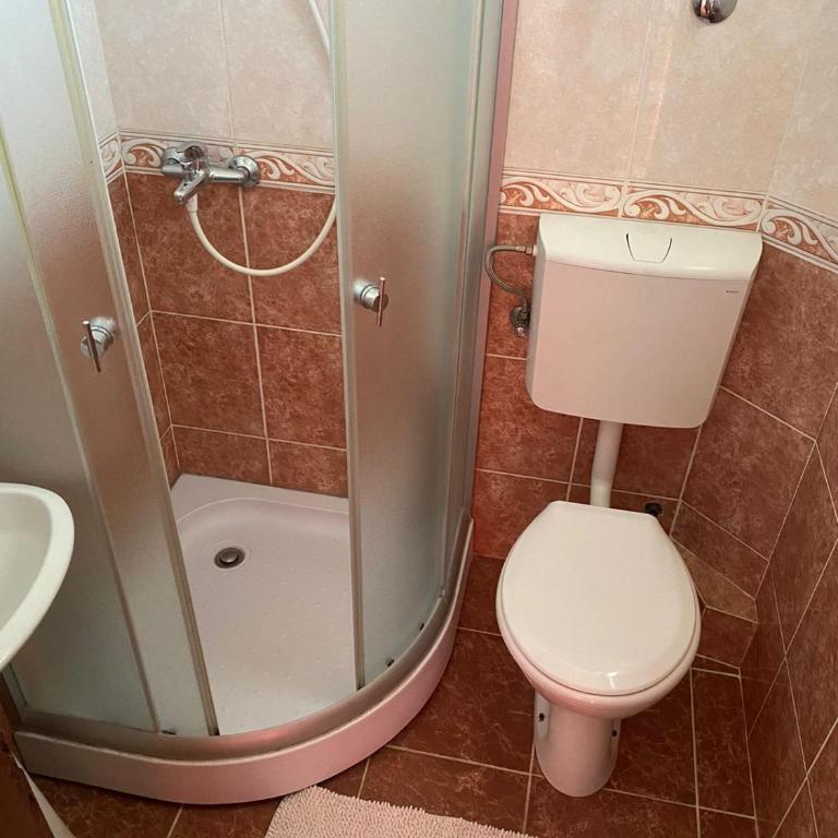 Apartmani MIR - Vierbettzimmer mit eigenem Bad - 5
