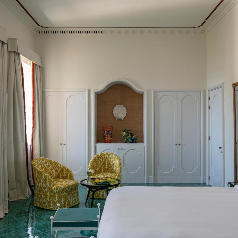 Villa Helios Capri - Small Luxury Hotels of the World - Prestige Junior Suite with City View - 1