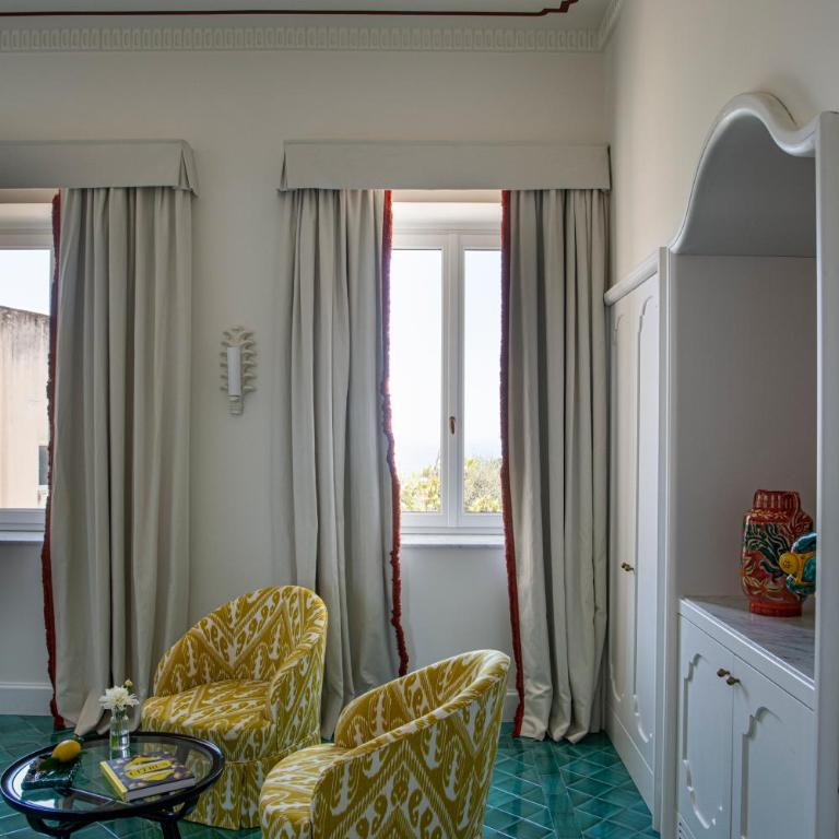 Villa Helios Capri - Small Luxury Hotels of the World - Prestige Junior Suite with City View - 4