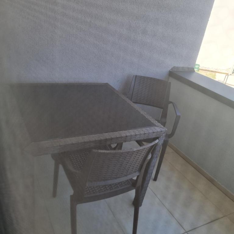 Apartmani Sutomore Tri Palme - Standardna Dvokrevetna Soba sa Bračnim Krevetom - 4