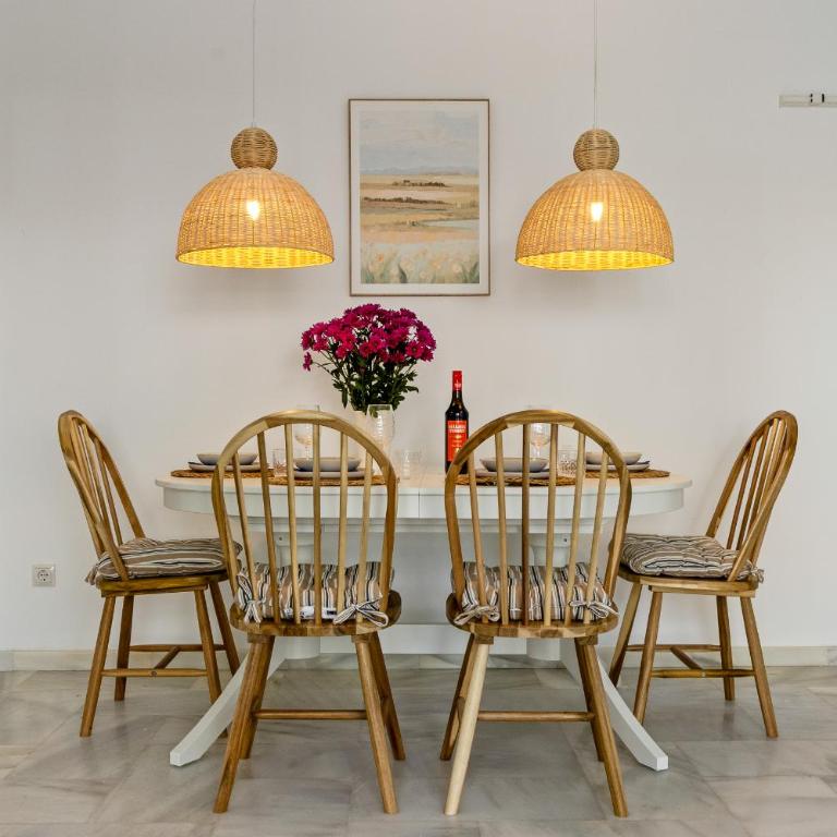 Marina View 2BR Holiday Stay by HelloDomik - Two-Bedroom Deluxe Apartment with Harbor View - 4