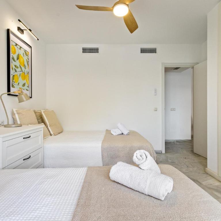 Marina View 2BR Holiday Stay by HelloDomik - Two-Bedroom Deluxe Apartment with Harbor View - 14