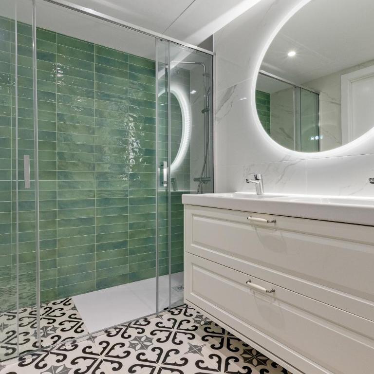 Marina View 2BR Holiday Stay by HelloDomik - Two-Bedroom Deluxe Apartment with Harbor View - 8
