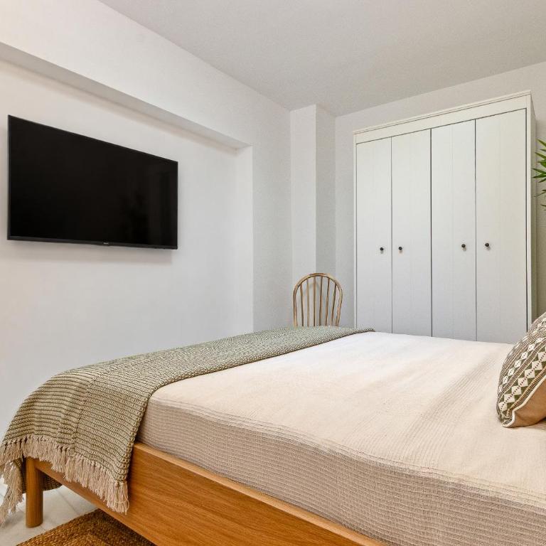 Marina View 2BR Holiday Stay by HelloDomik - Two-Bedroom Deluxe Apartment with Harbor View - 12