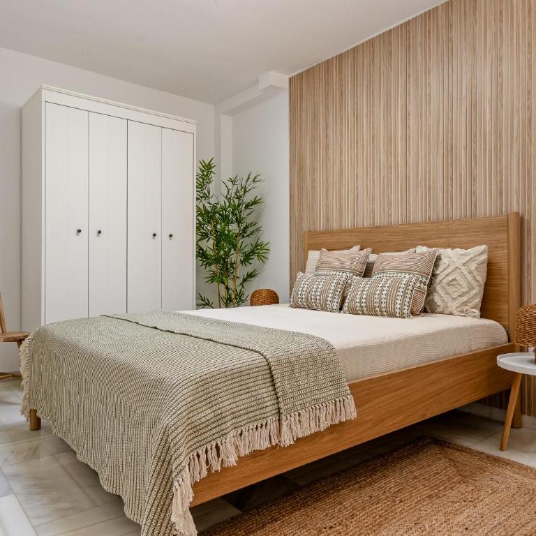 Marina View 2BR Holiday Stay by HelloDomik - Two-Bedroom Deluxe Apartment with Harbor View - 11