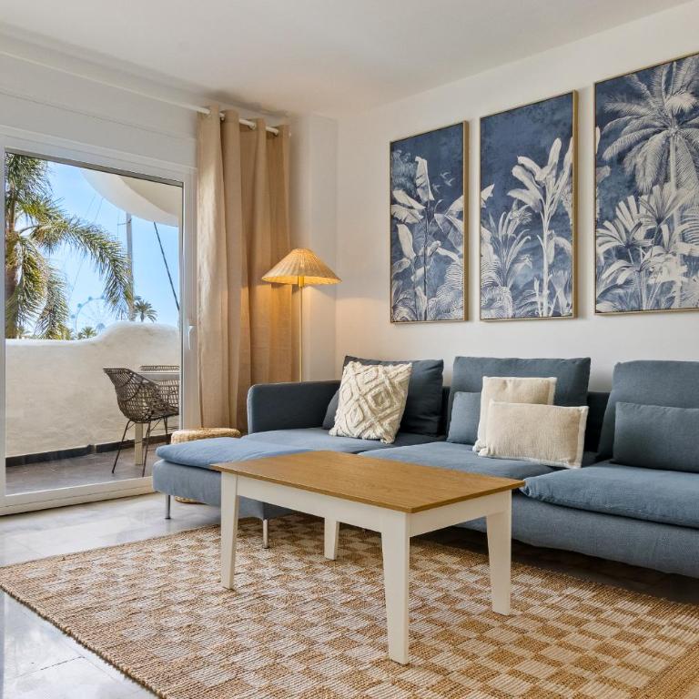 Marina View 2BR Holiday Stay by HelloDomik - Two-Bedroom Deluxe Apartment with Harbor View - 1