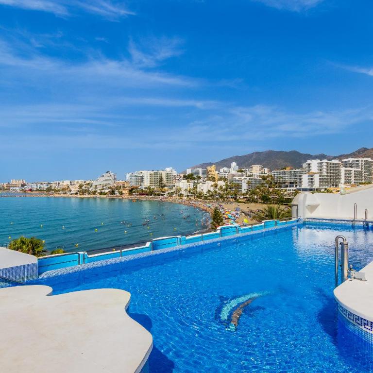 Marina View 2BR Holiday Stay by HelloDomik - Two-Bedroom Deluxe Apartment with Harbor View - 24