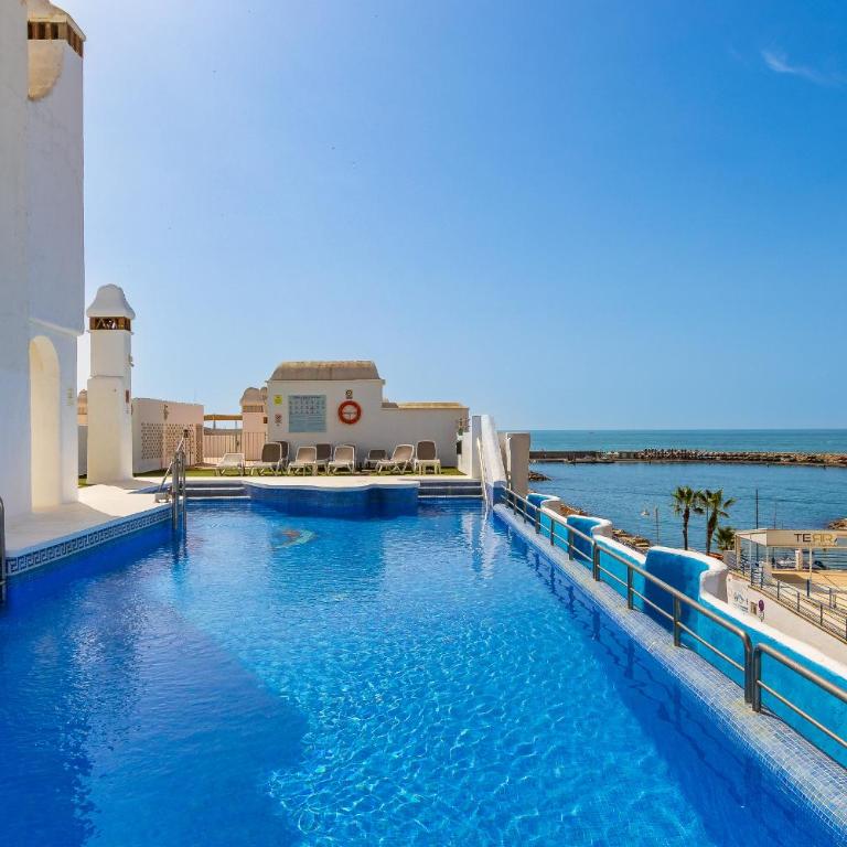 Marina View 2BR Holiday Stay by HelloDomik - Two-Bedroom Deluxe Apartment with Harbor View - 19