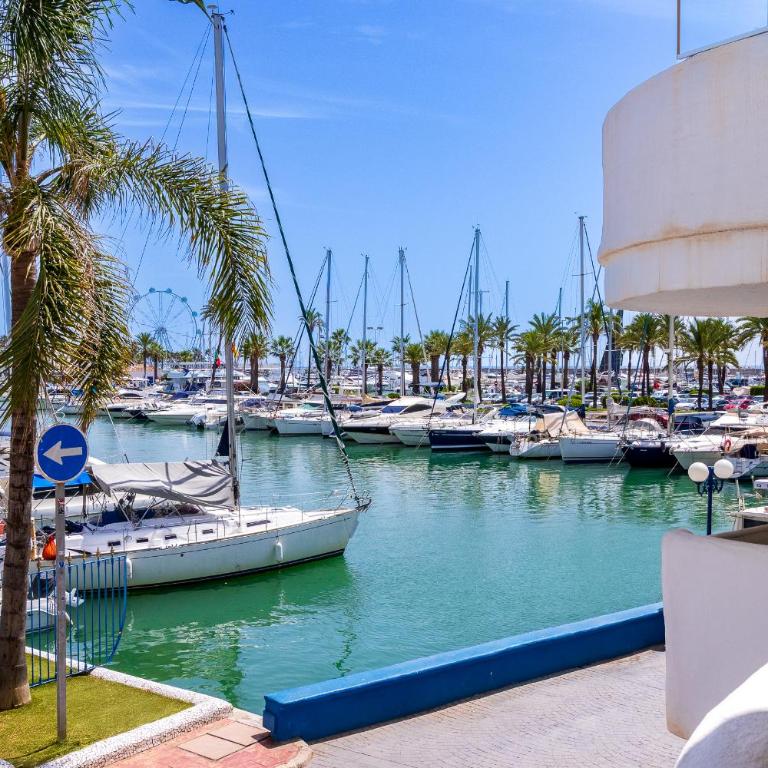 Marina View 2BR Holiday Stay by HelloDomik - Two-Bedroom Deluxe Apartment with Harbor View - 33