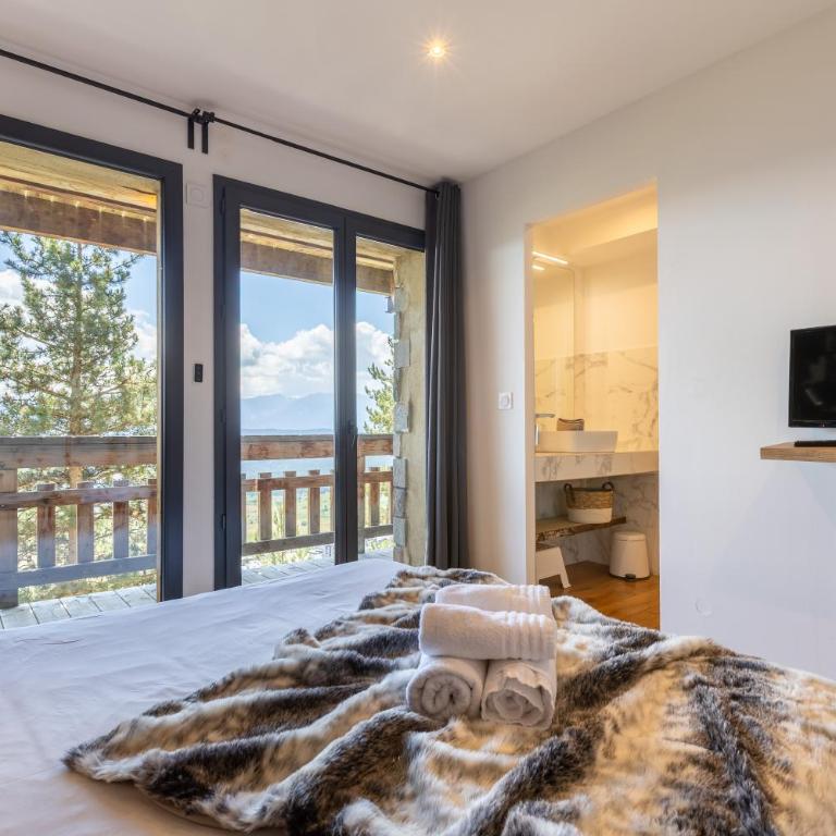 Chalet Luxe spacieux, Piscine chauffée, vue lac et montagnes, proximité immédiate pistes - Superior Chalet - 17