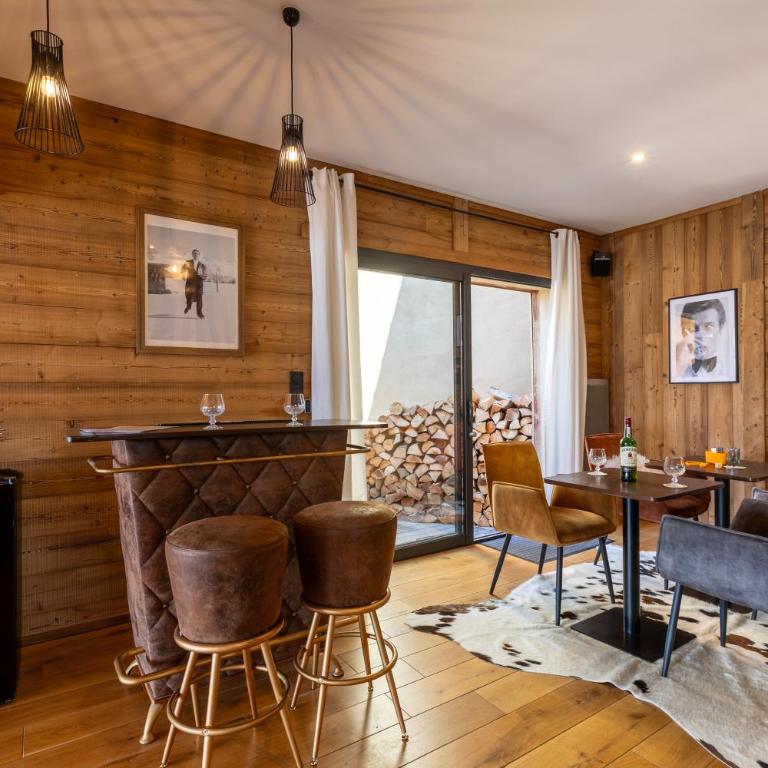 Chalet Luxe spacieux, Piscine chauffée, vue lac et montagnes, proximité immédiate pistes - Superior Chalet - 10