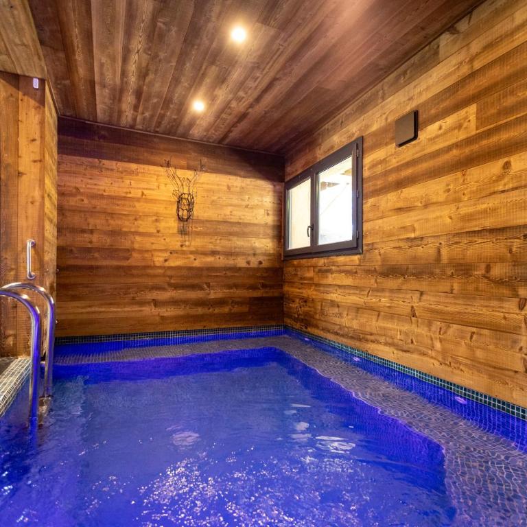 Chalet Luxe spacieux, Piscine chauffée, vue lac et montagnes, proximité immédiate pistes - Superior Chalet - 27