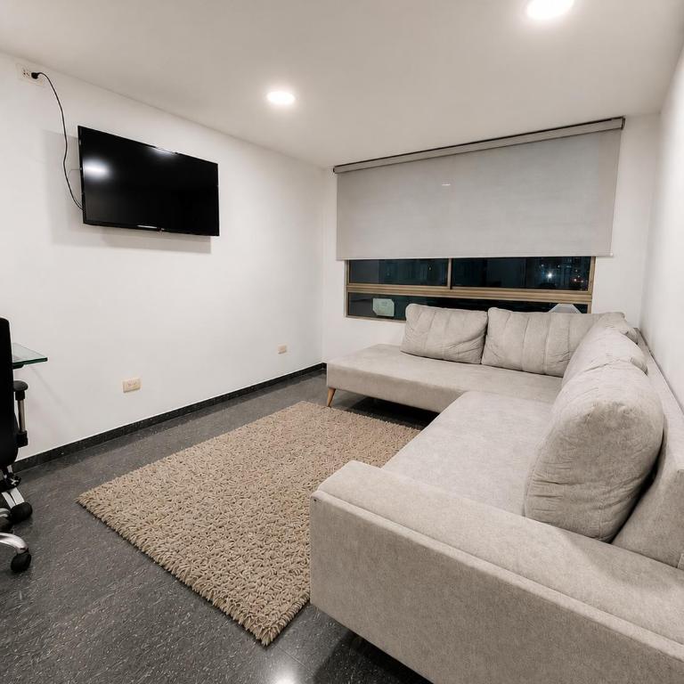 Hermoso apartamento en Calle 80 en Bogota - Three-Bedroom Apartment - 2