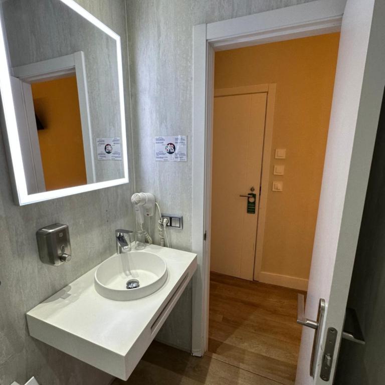 Hostal Atocha Almudena Martín - Habitación Triple - 7