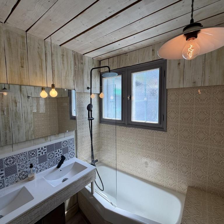 L'Instant Relax Jacuzzi Clim Parking - Maison 4 Chambres - 17