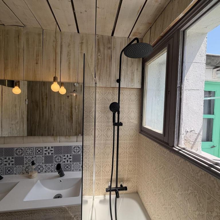 L'Instant Relax Jacuzzi Clim Parking - Maison 4 Chambres - 39