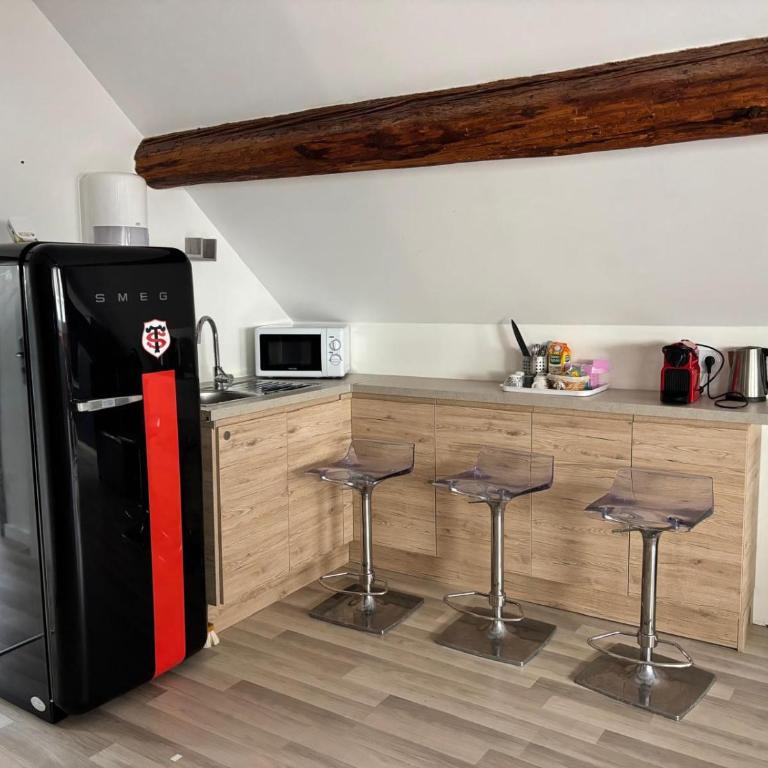 Suite Célestins by Château GrandClément - Appartement cosy sous les toits, Piscine - Parc - Wifi - Parking - à 10 min de Lyon - Appartamento Loft con 2 Camere da Letto - 28